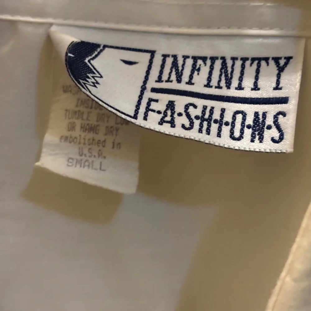 INFINITY FASHIONS - White Button Down Shirt with Ruffled Detailing - CASINOS 🎰 - Picture 3 of 6